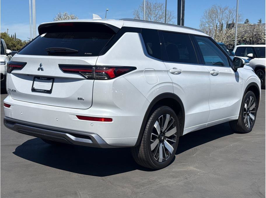 Used 2025 Mitsubishi Outlander SEL image 5