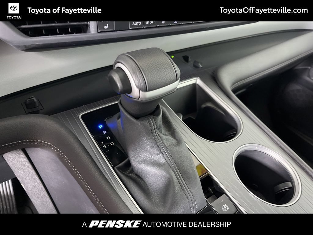Certified 2025 Toyota Sienna XLE FWD image 35