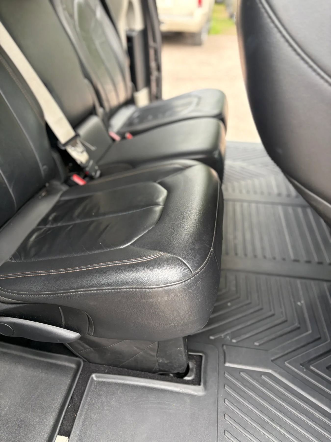 Used 2017 Chrysler Pacifica Touring-L w/ Tire & Wheel Group FWD image 33