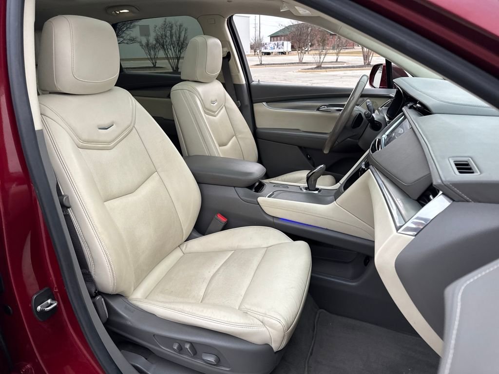 Used 2017 Cadillac XT5 Luxury image 11