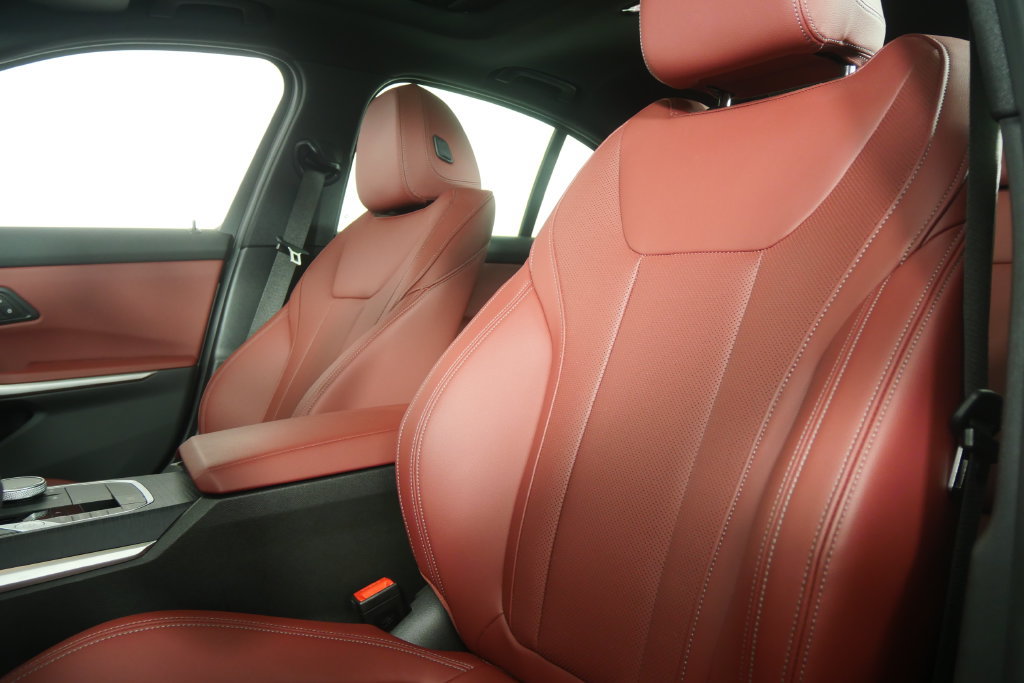 Certified 2025 BMW 330i Sedan RWD image 10