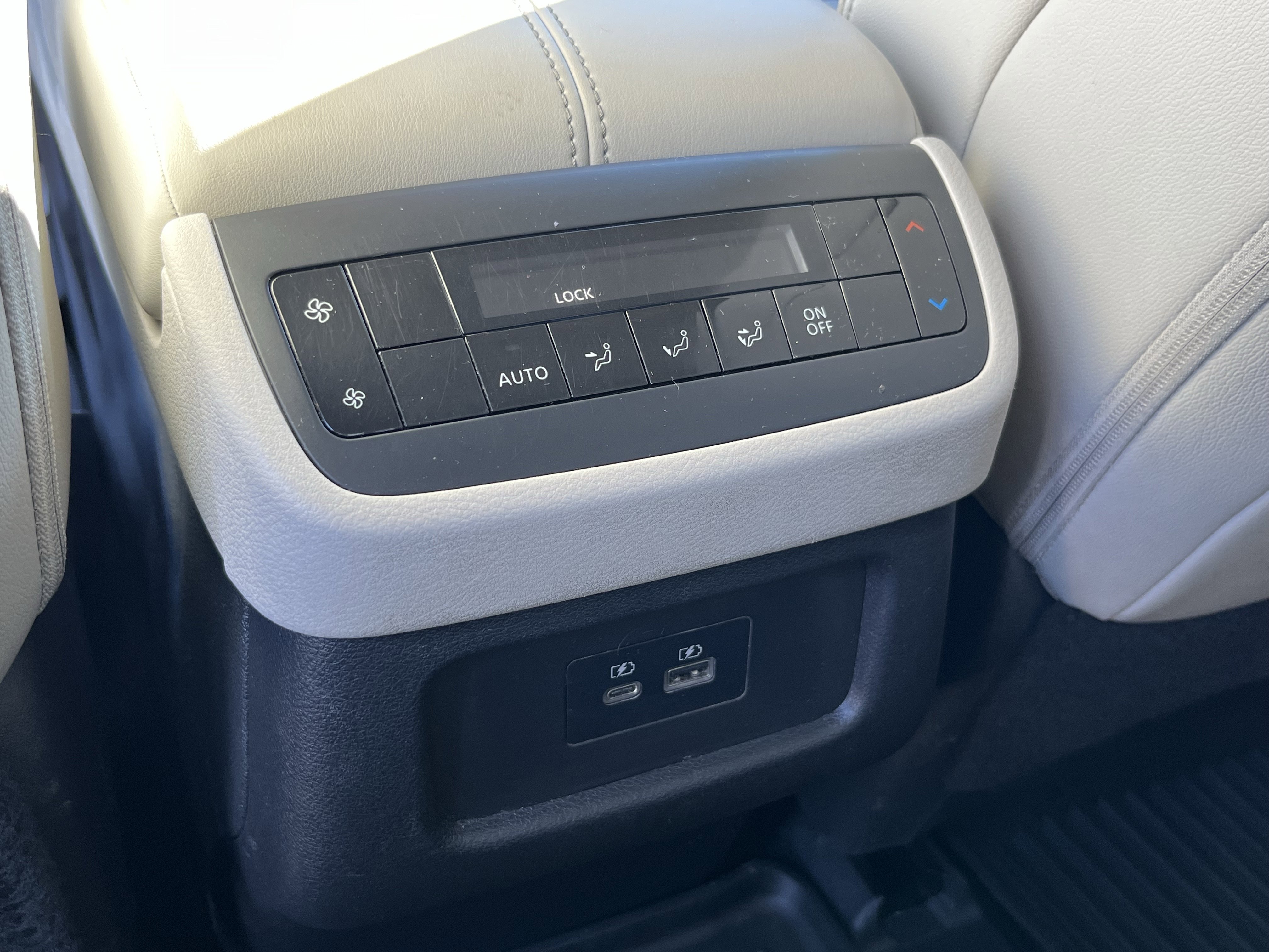 Used 2023 Nissan Pathfinder SL image 16