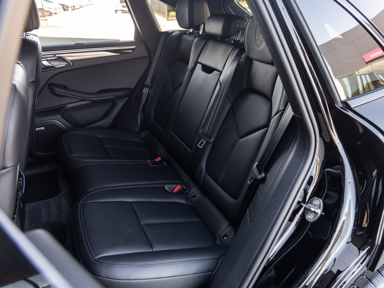 Certified 2026 Porsche Macan AWD/4WD image 34