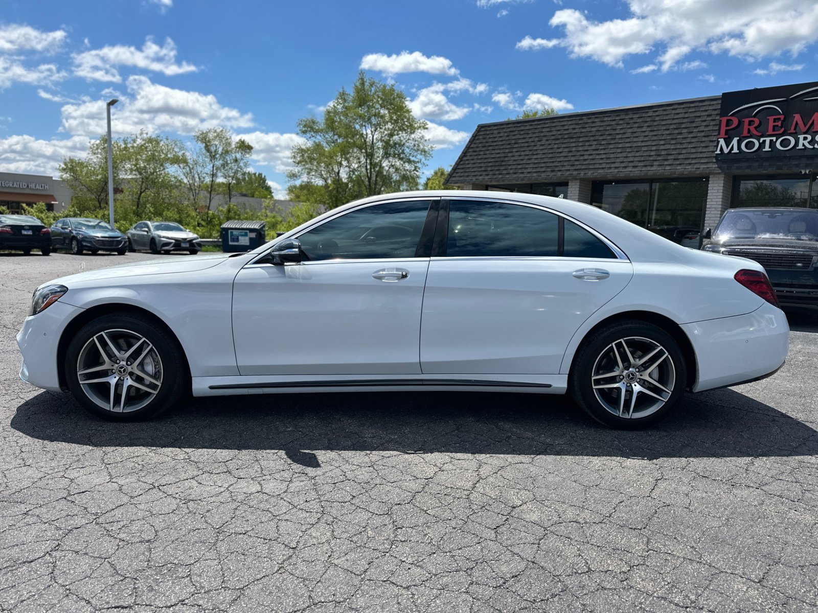 Used 2018 Mercedes-Benz S 560 4MATIC Sedan w/ AMG Line Exterior image 2