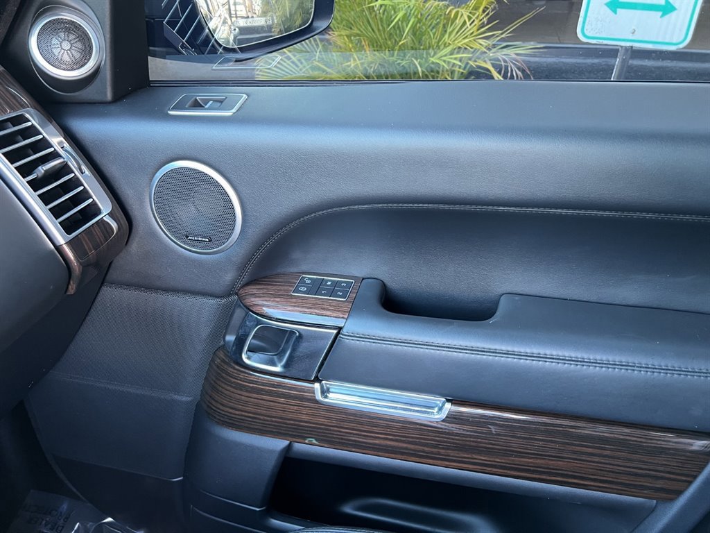 Used 2015 Land Rover Range Rover HSE image 30