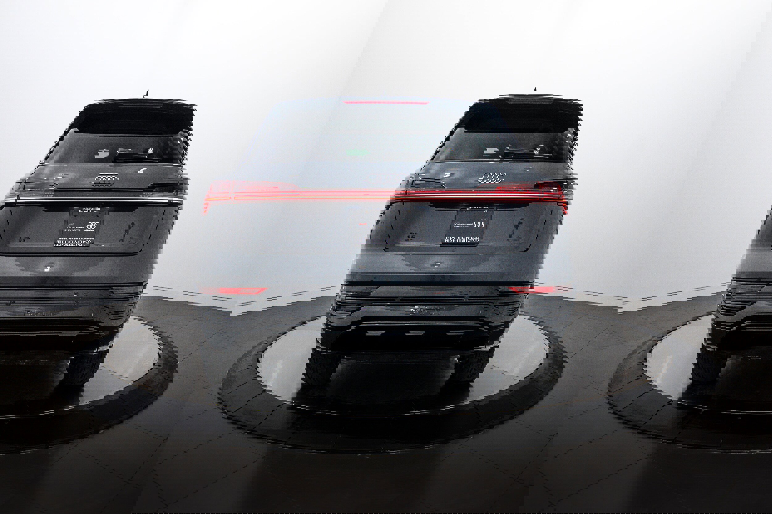 Certified 2024 Audi Q8 e-tron Prestige image 23