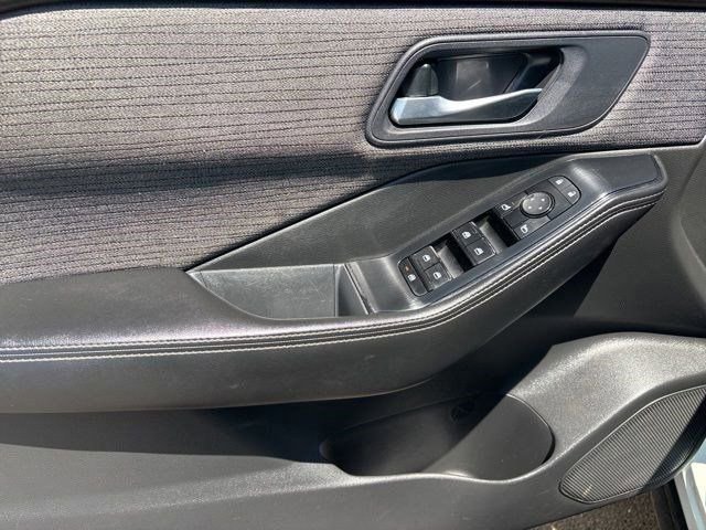 Used 2023 Nissan Rogue SV FWD image 13