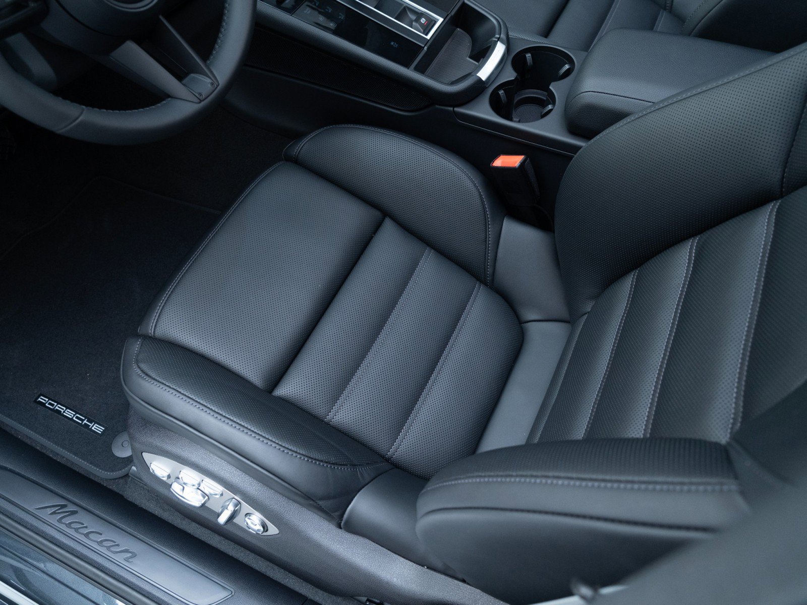 New 2026 Porsche Macan image 16