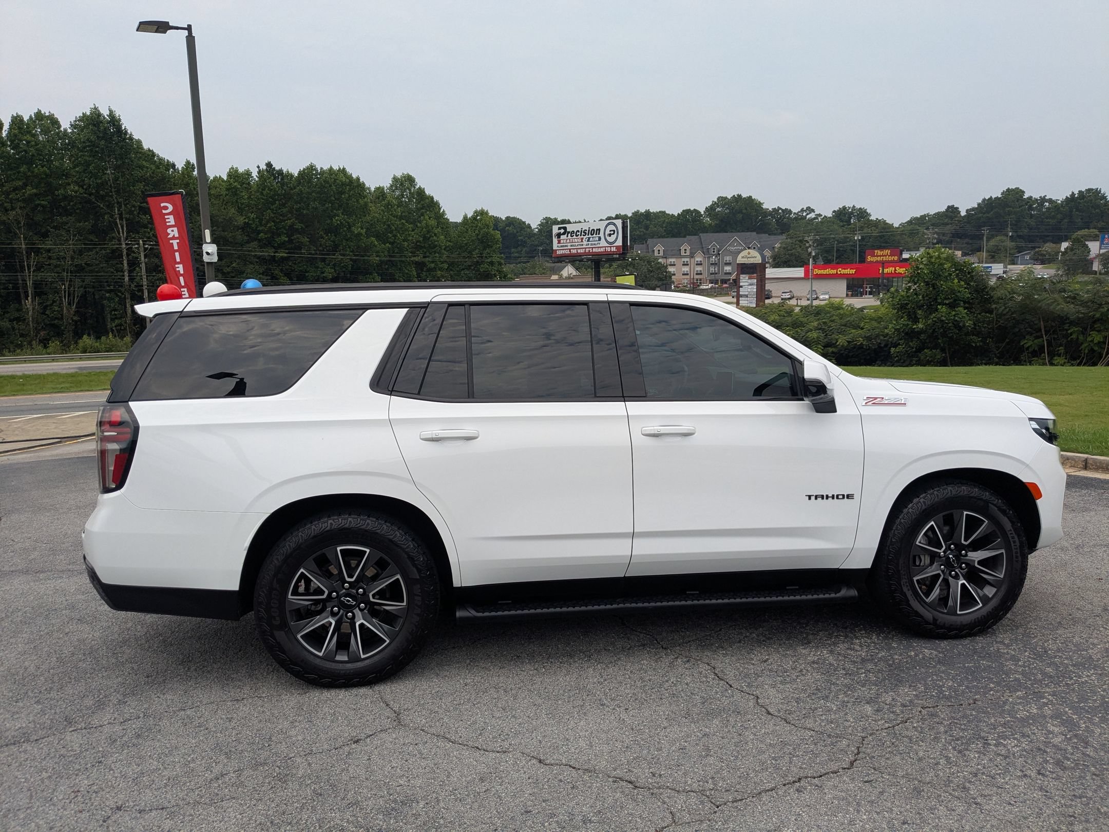 Used 2023 Chevrolet Tahoe Z71 w/ Z71 Off-Road Package AWD/4WD image 4