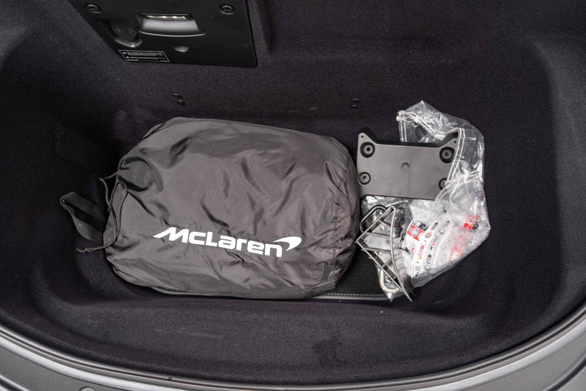 Used 2023 McLaren Artura RWD image 16