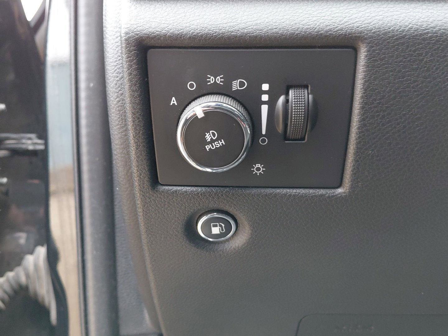 Used 2015 Jeep Grand Cherokee Limited w/ Luxury Group II image 27