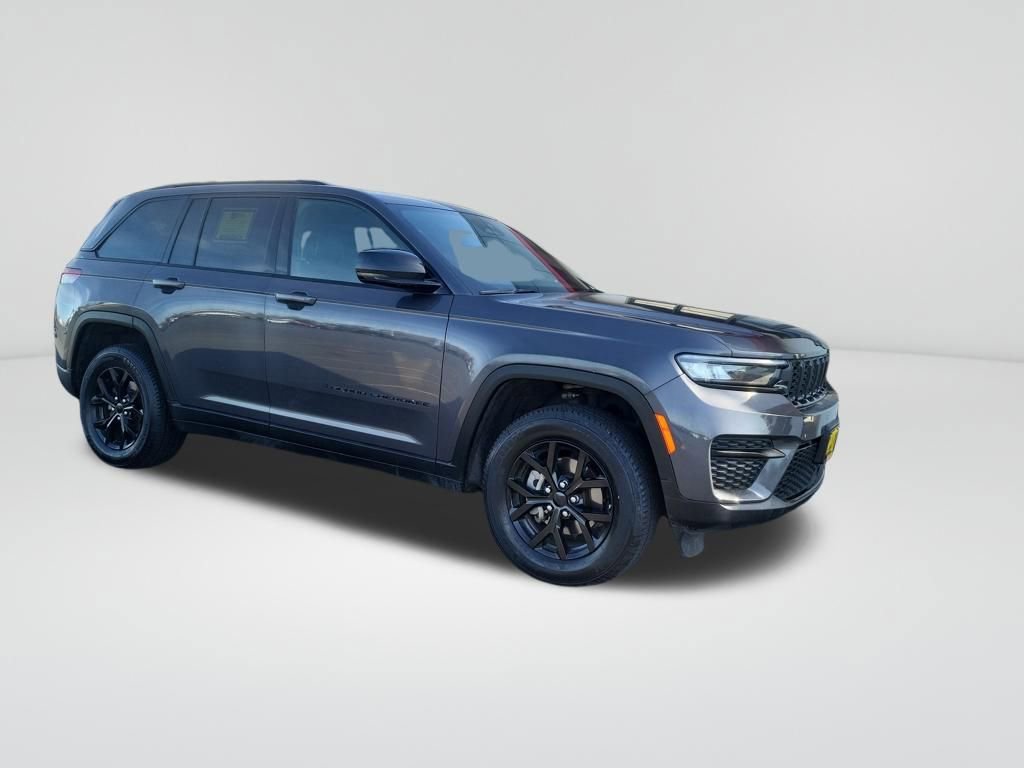 Used 2024 Jeep Grand Cherokee Altitude image 8