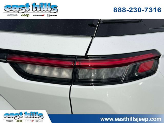 Certified 2024 Jeep Grand Cherokee Limited w/ Black Appearance Package image 13