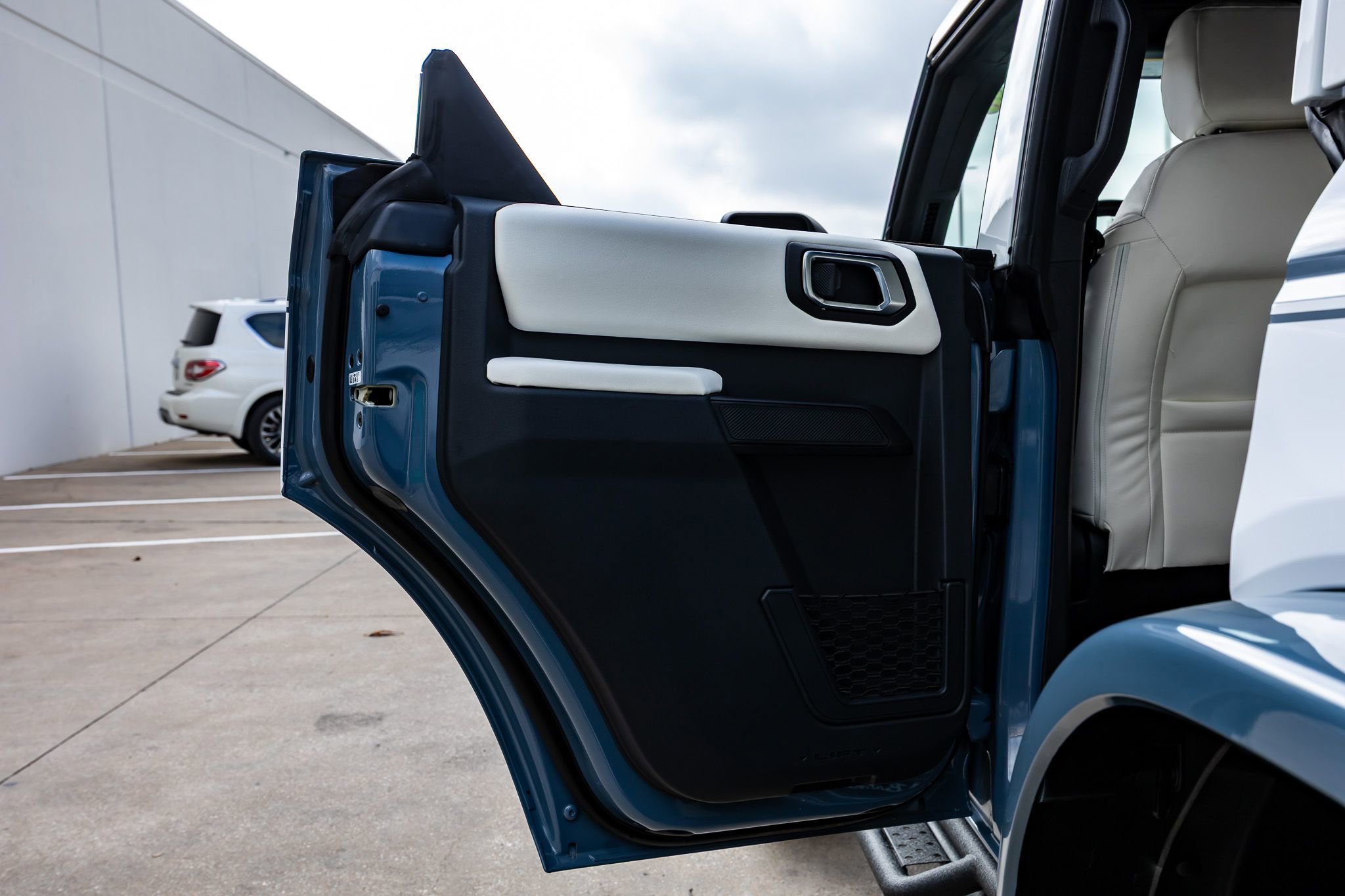 Used 2023 Ford Bronco Heritage Edition AWD/4WD image 40