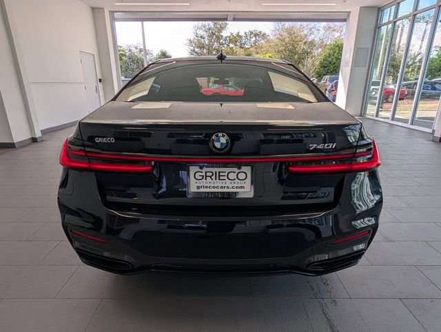 Used 2022 BMW 740i w/ M Sport Package image 11