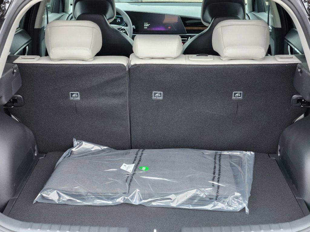 New 2025 Kia Niro EX Touring image 13