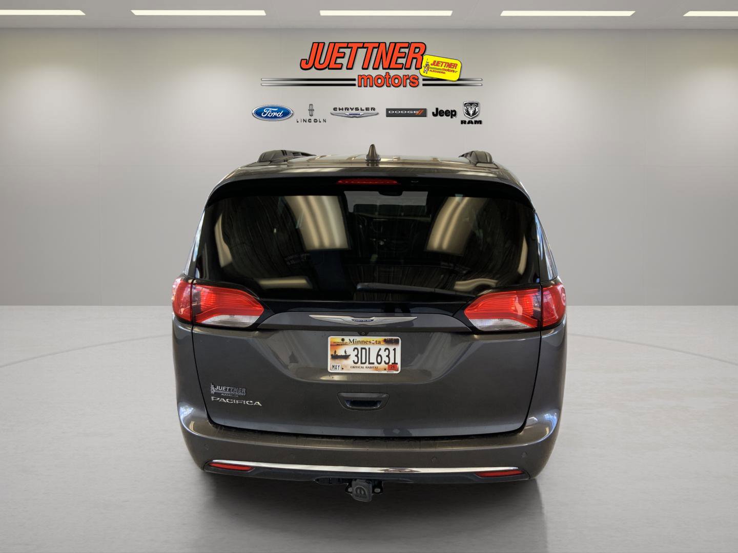 Used 2017 Chrysler Pacifica Touring-L FWD image 7