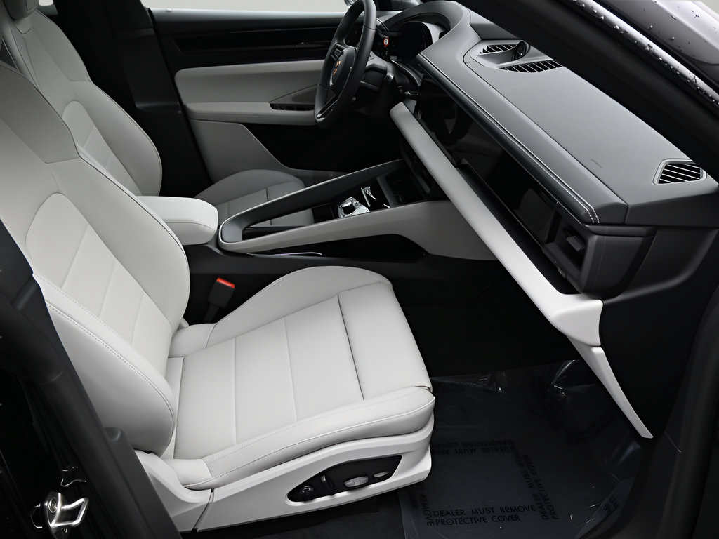 New 2025 Porsche Macan 4S Electric AWD/4WD image 12