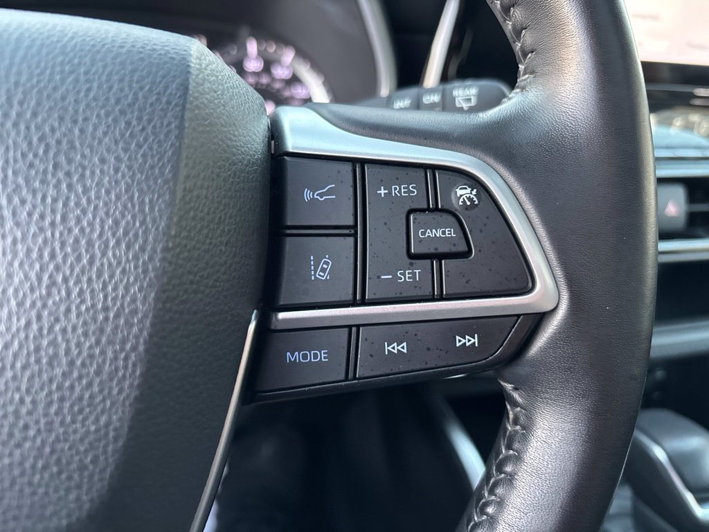 Used 2022 Toyota Highlander XLE AWD/4WD image 28