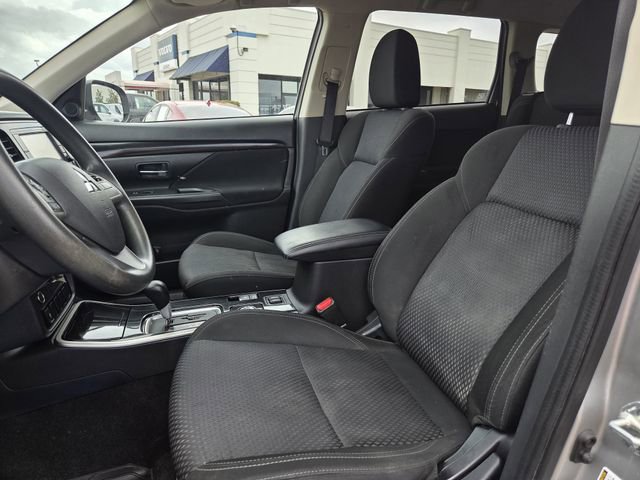 Used 2019 Mitsubishi Outlander SE image 12