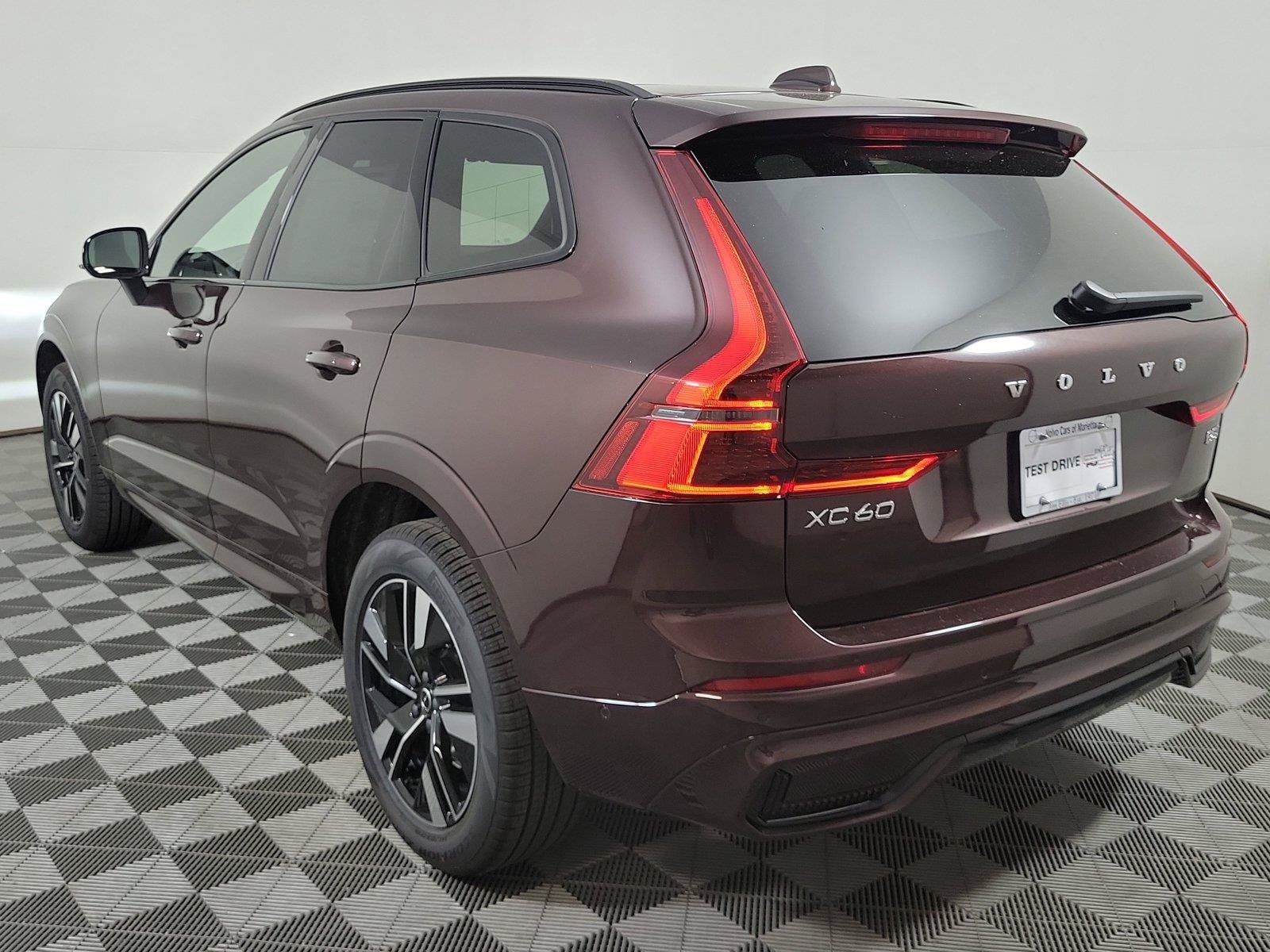 New 2026 Volvo XC60 B5 Plus w/ Climate Package AWD/4WD image 4