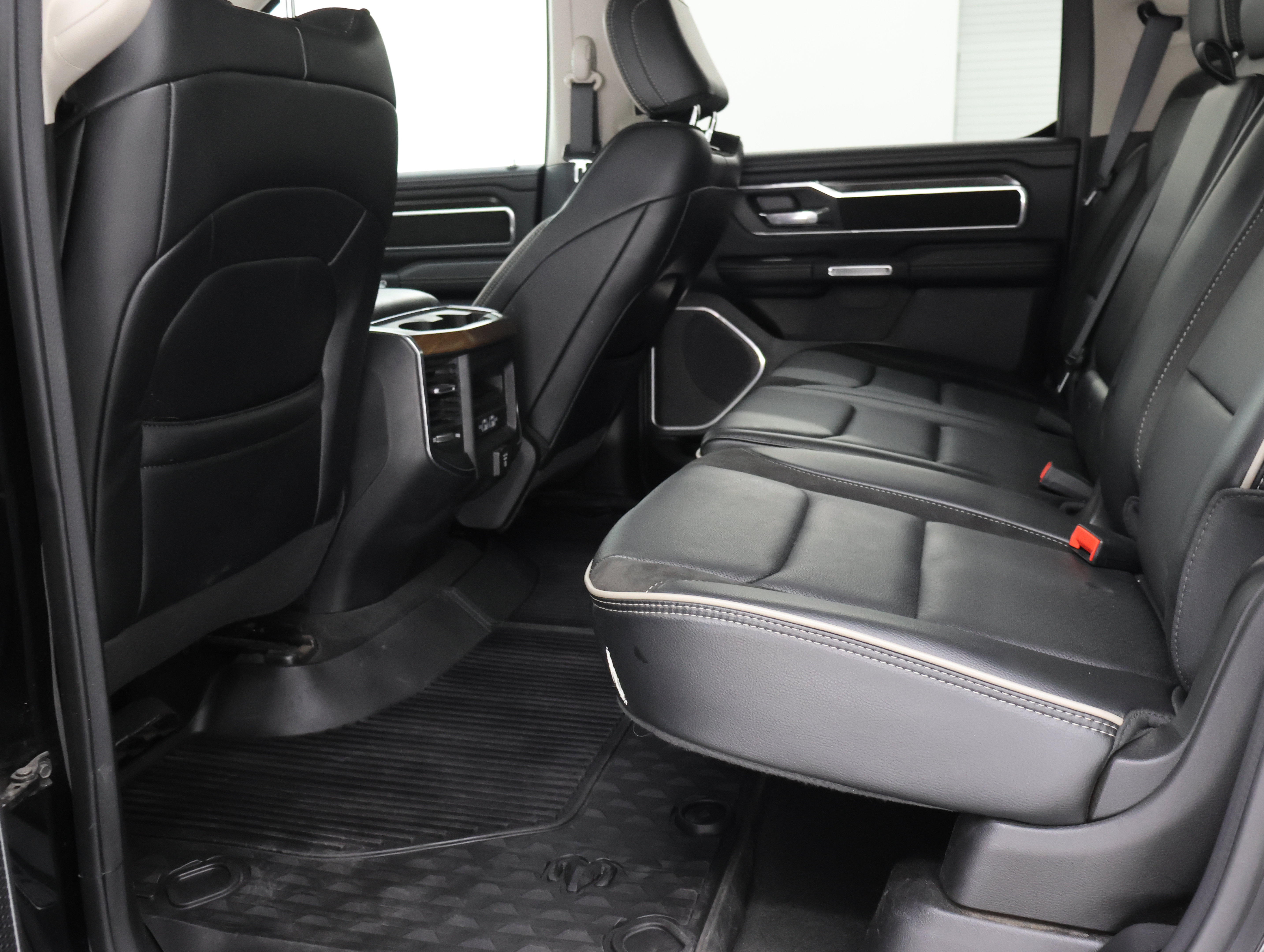 Used 2022 RAM 1500 Laramie AWD/4WD image 9