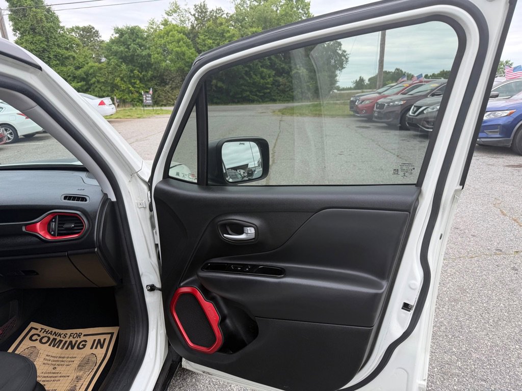 Used 2020 Jeep Renegade Trailhawk w/ UConnect 8.4 Nav Group AWD/4WD image 14