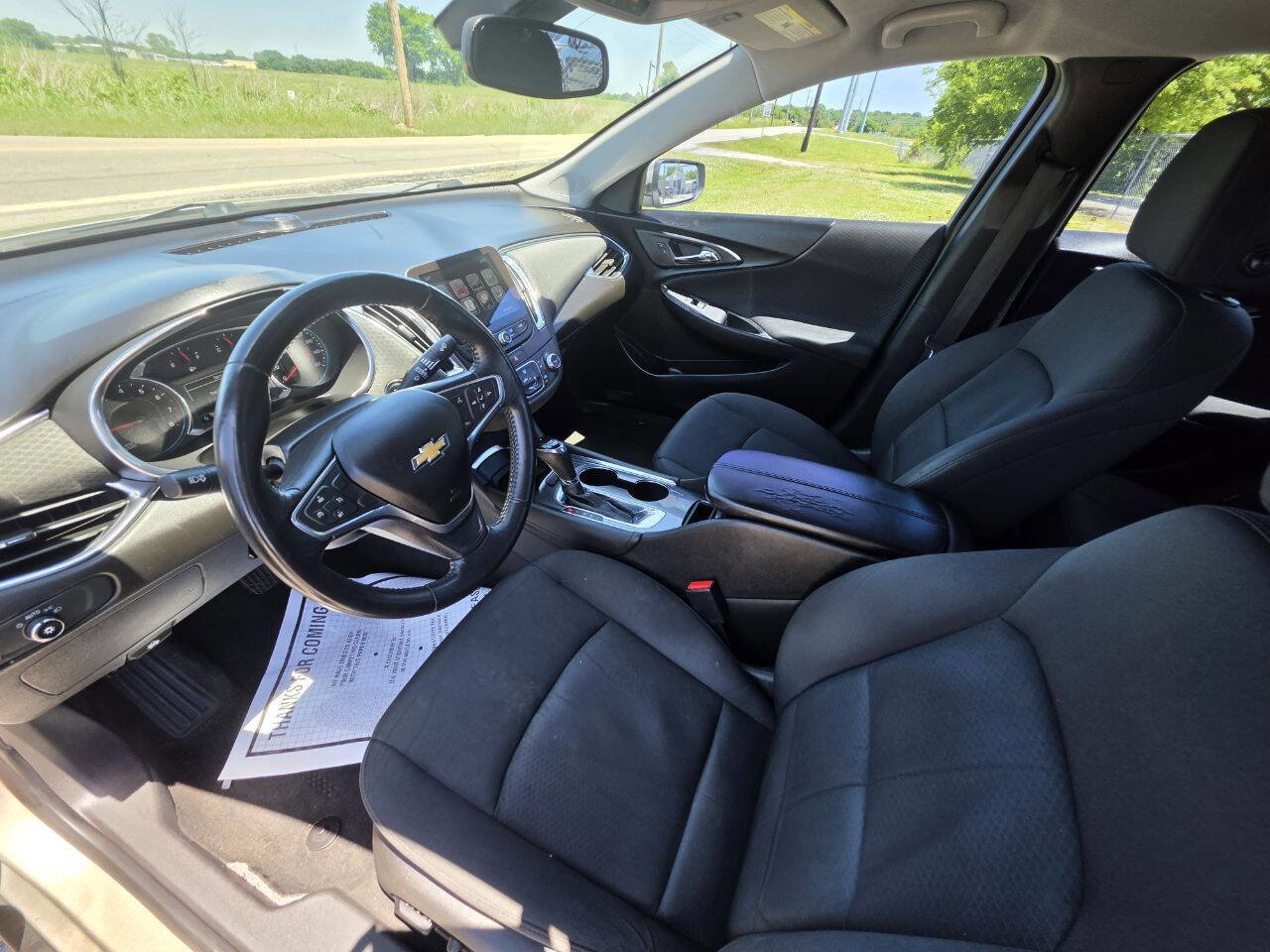 Used 2016 Chevrolet Malibu LT FWD image 3