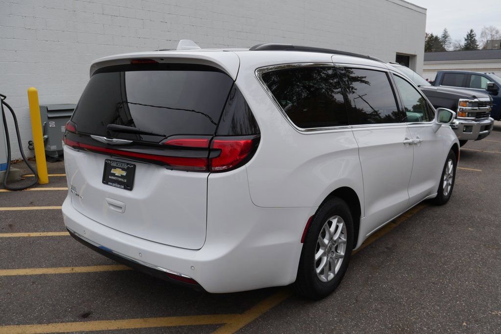 Used 2022 Chrysler Pacifica Touring-L image 7