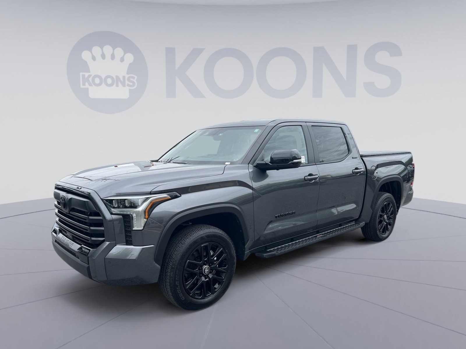 Used 2025 Toyota Tundra Limited AWD/4WD image 1
