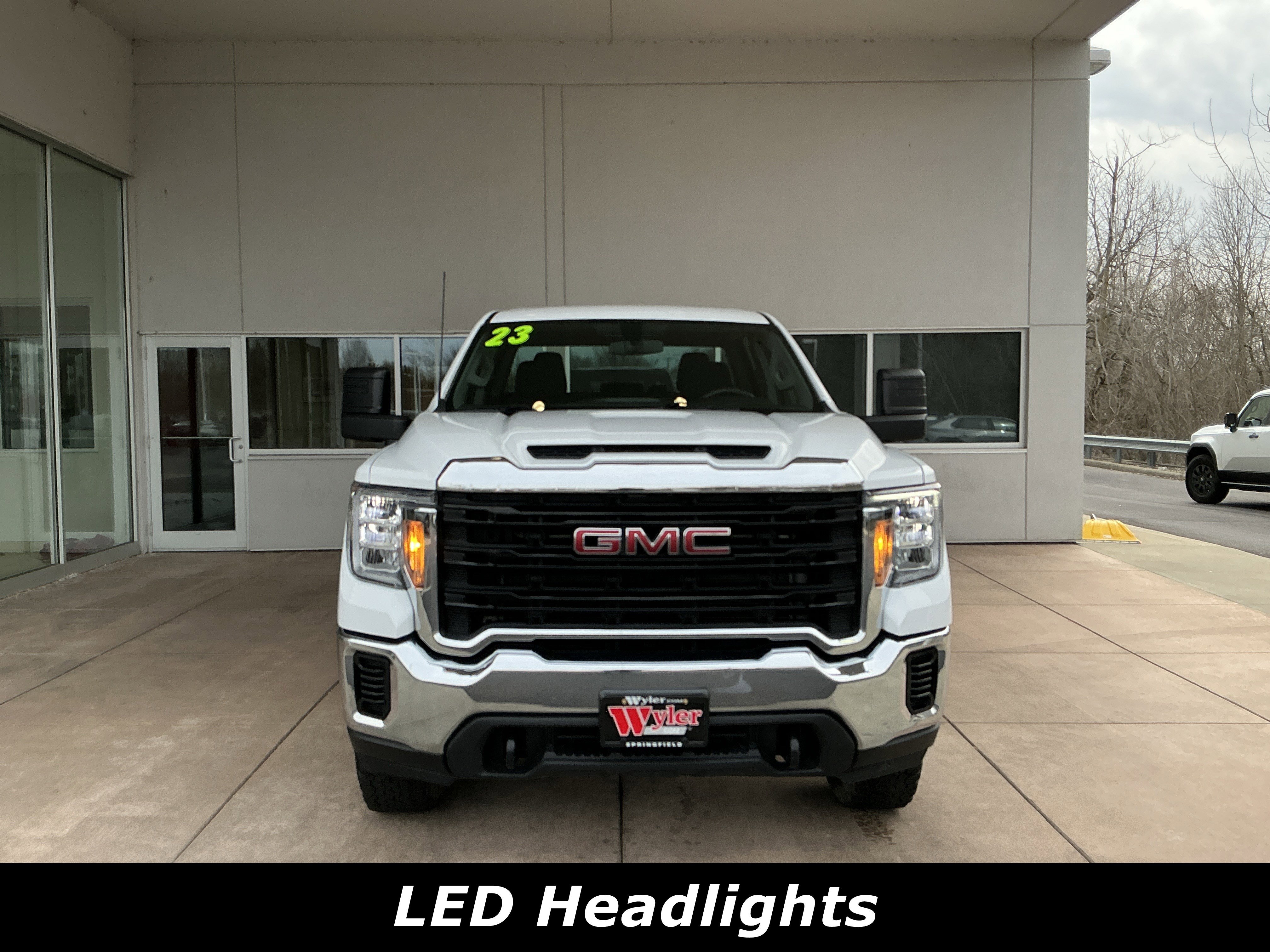 Used 2023 GMC Sierra 2500 Pro AWD/4WD image 2
