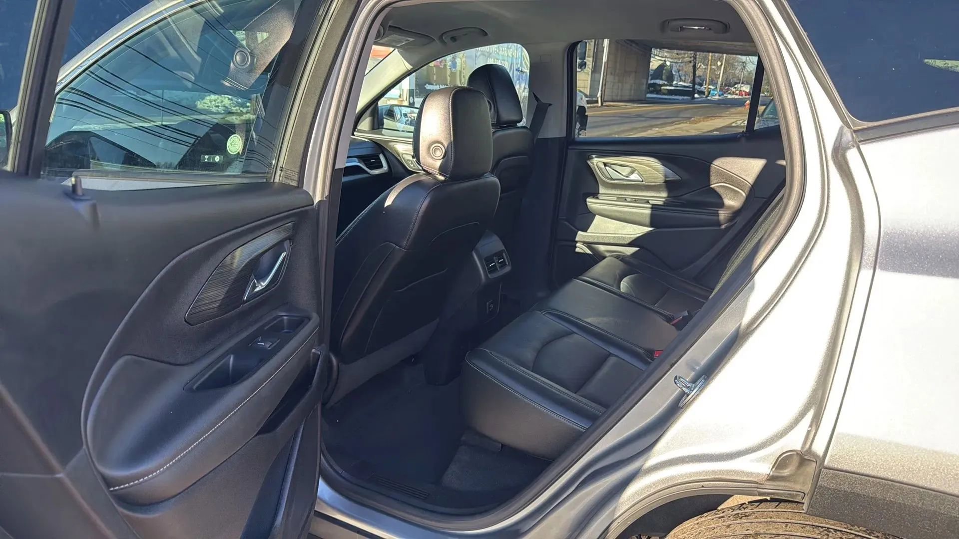 Used 2024 GMC Terrain SLT image 28