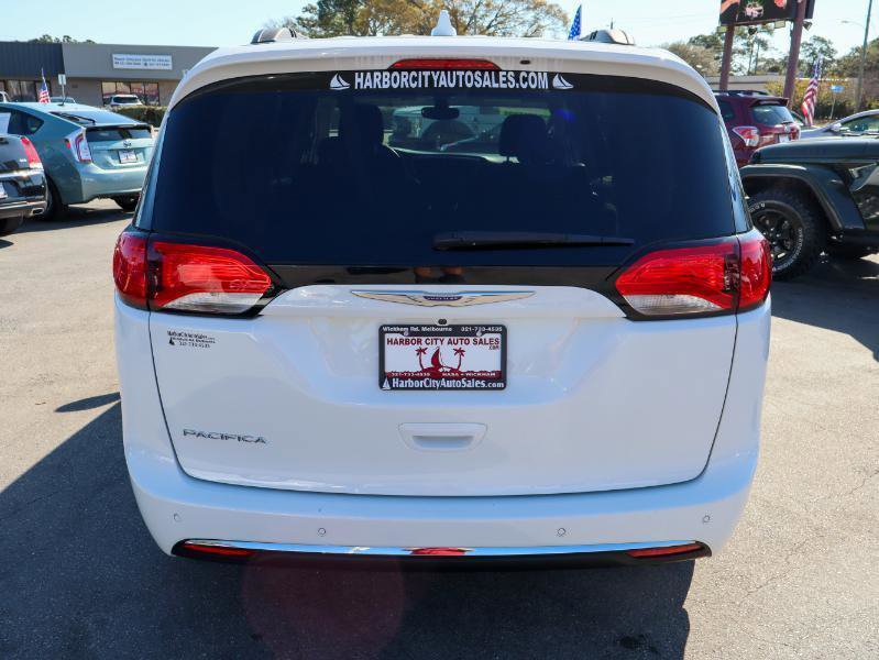 Used 2020 Chrysler Pacifica Touring w/ Cold Weather Group image 4