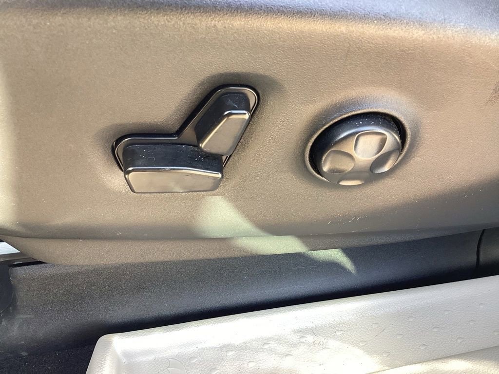 Used 2024 Chrysler Pacifica Touring-L FWD image 22
