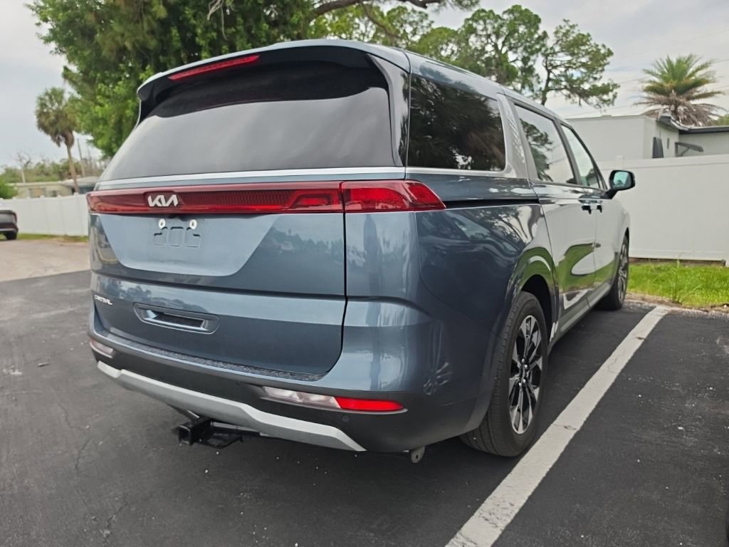 Used 2024 Kia Carnival EX FWD image 16