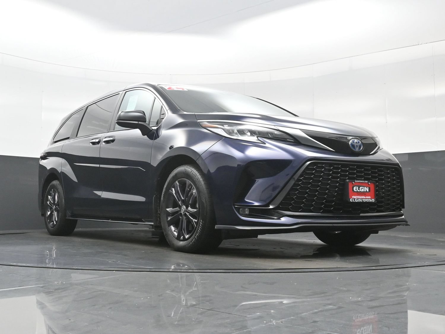 Used 2024 Toyota Sienna XSE AWD/4WD image 28
