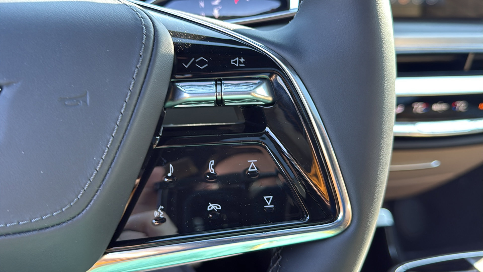 New 2026 Cadillac Lyriq Signature Luxury image 16