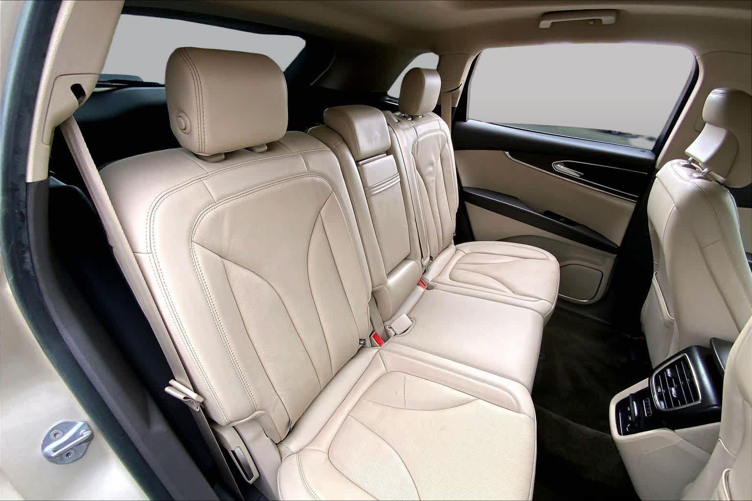 Used 2017 Lincoln MKX Reserve w/ Lincoln MKX Climate Package FWD image 18