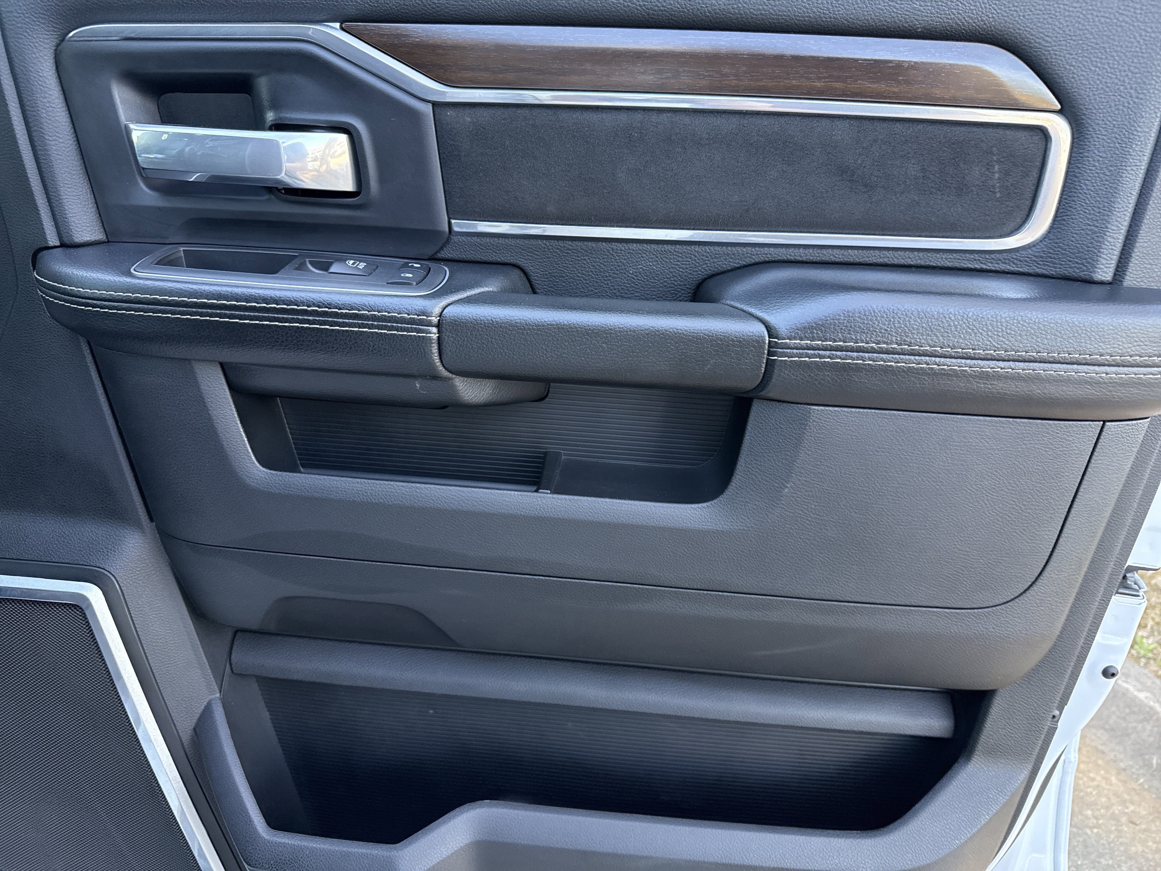 Used 2022 RAM 3500 Laramie image 14