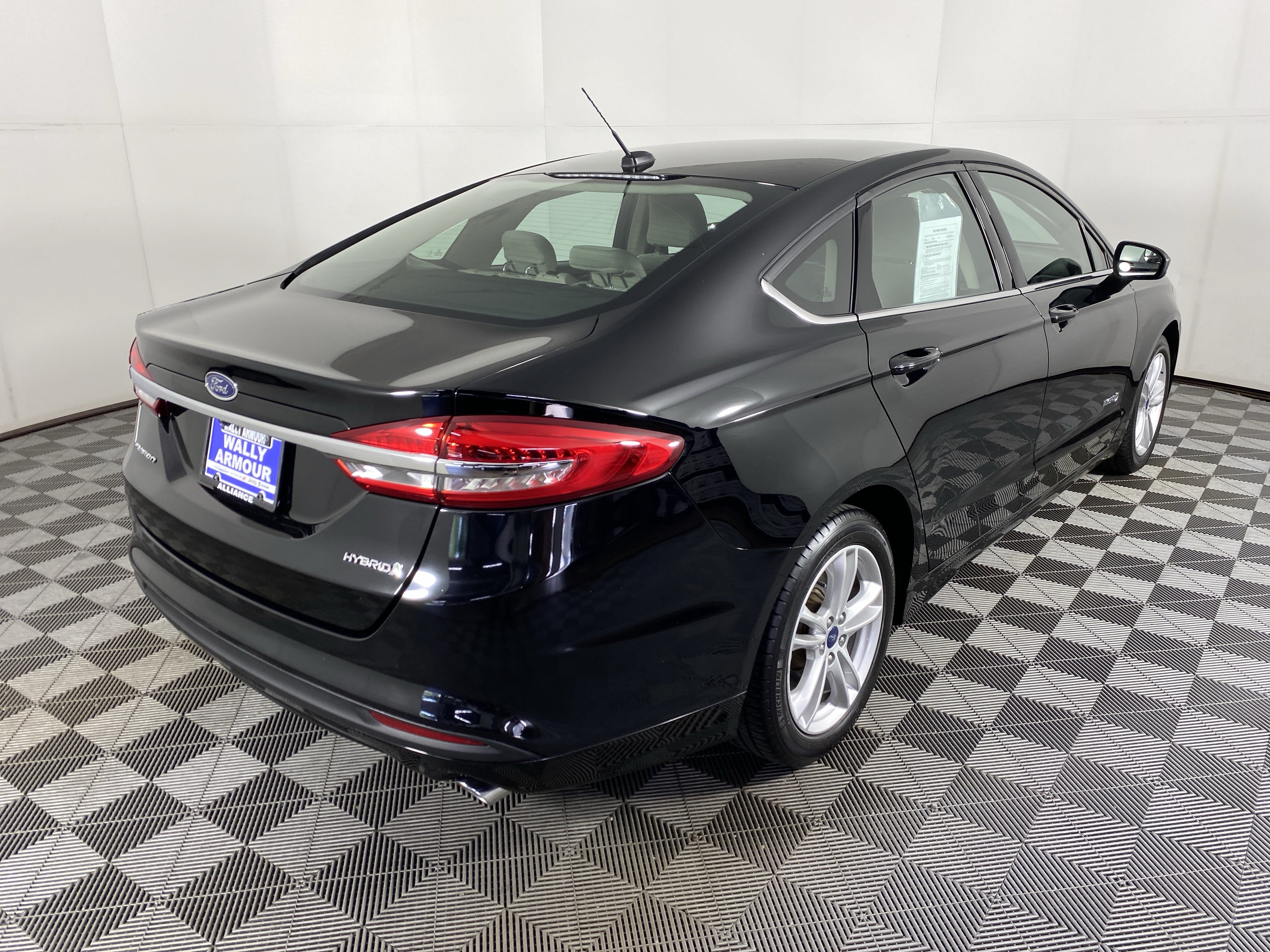 Used 2018 Ford Fusion S FWD image 3