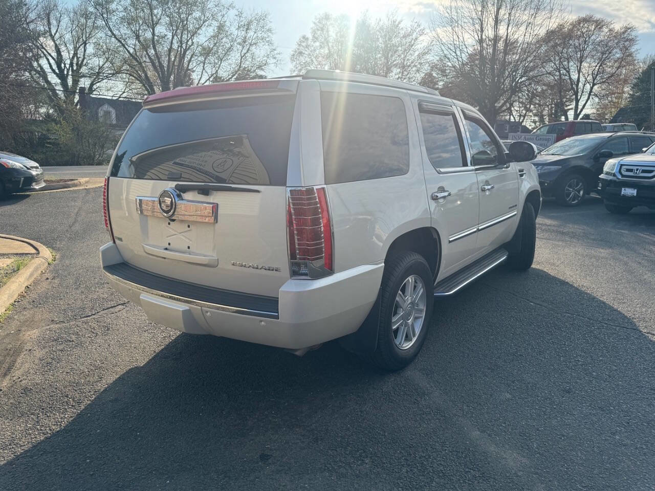 Used 2010 Cadillac Escalade 2WD image 7