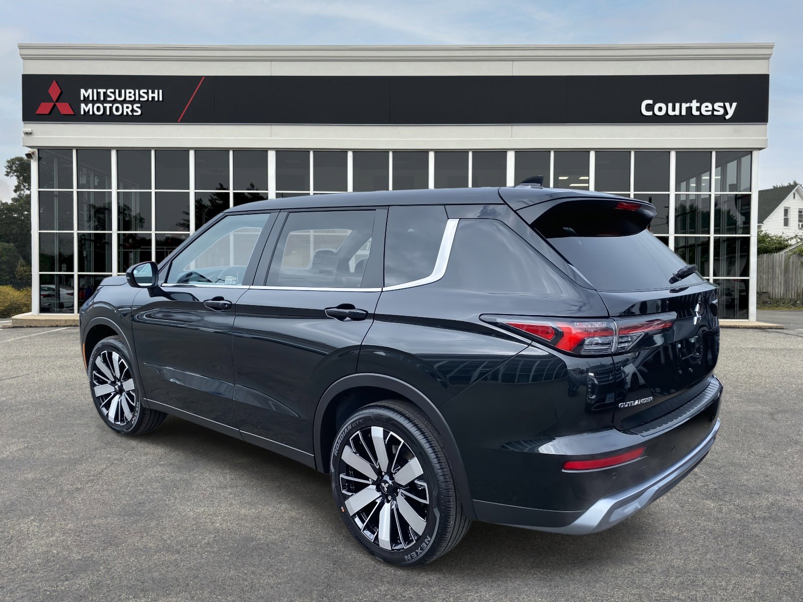 New 2026 Mitsubishi Outlander SE image 3