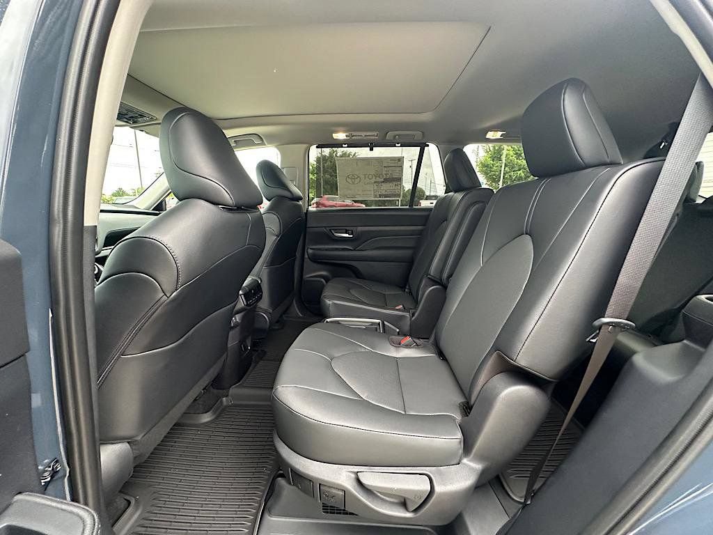 New 2026 Toyota Grand Highlander AWD Hybrid image 9