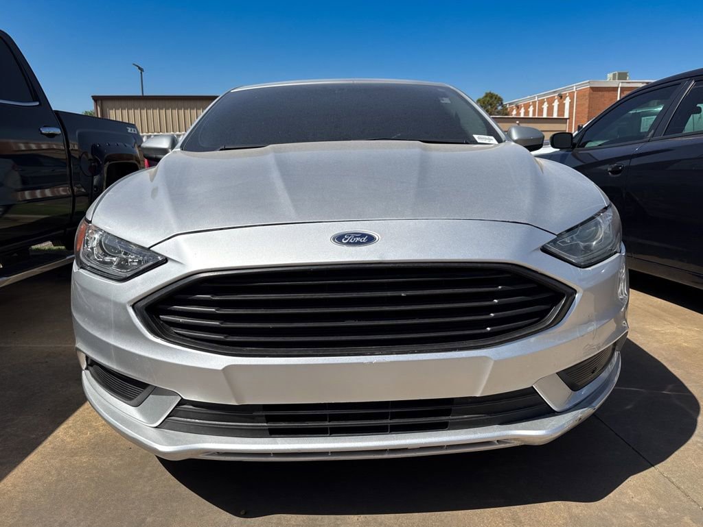Used 2018 Ford Fusion SE FWD image 2