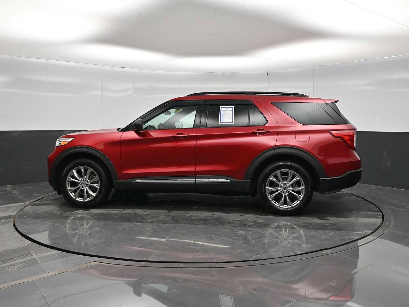 Used 2020 Ford Explorer XLT w/ Equipment Group 202A AWD/4WD image 5