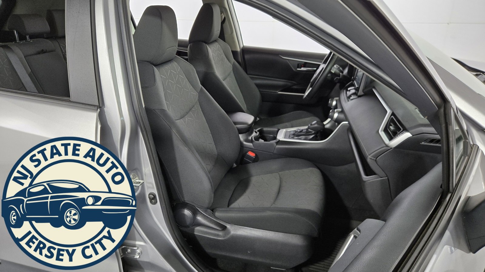 Used 2020 Toyota RAV4 XLE image 35