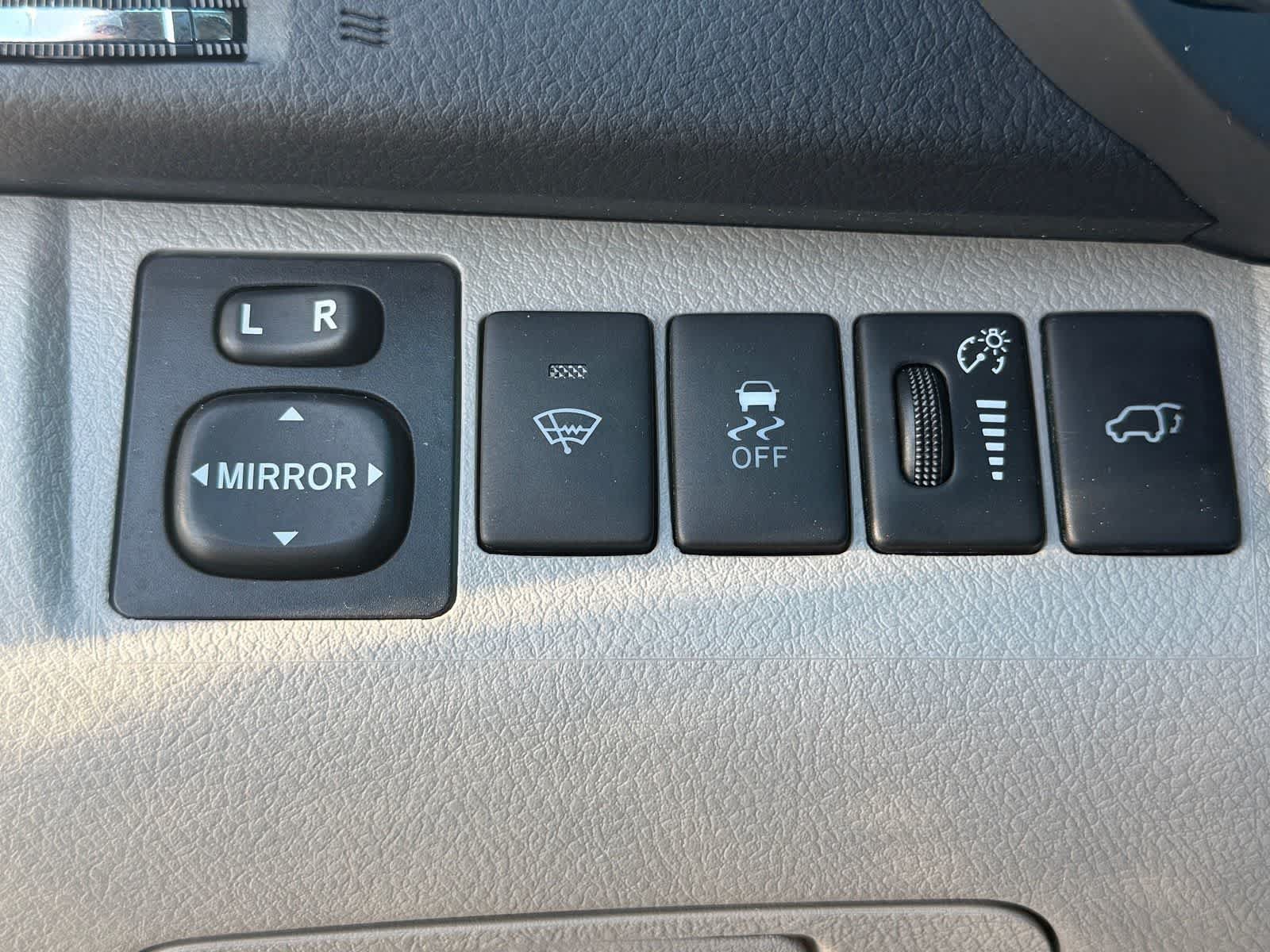 Used 2012 Toyota Highlander Limited w/ Tow Pkg AWD/4WD image 18