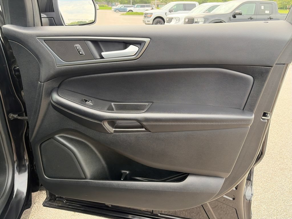 Used 2024 Ford Edge SE w/ Black Appearance Package AWD/4WD image 9