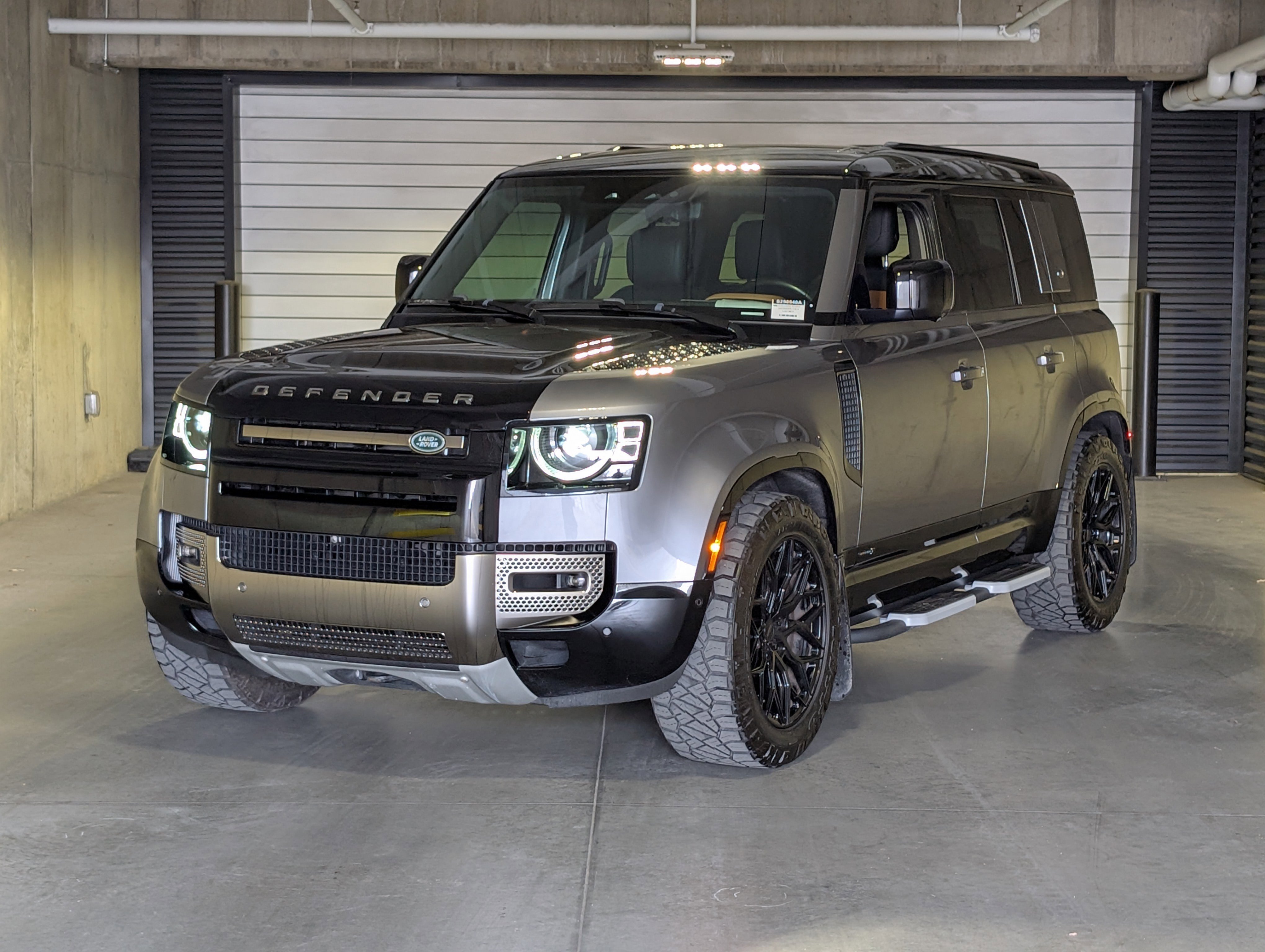 Used 2020 Land Rover Defender 110 X image 1