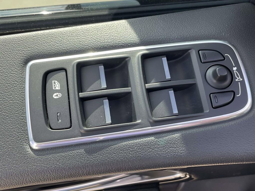 Used 2018 Jaguar F-PACE R-Sport image 17